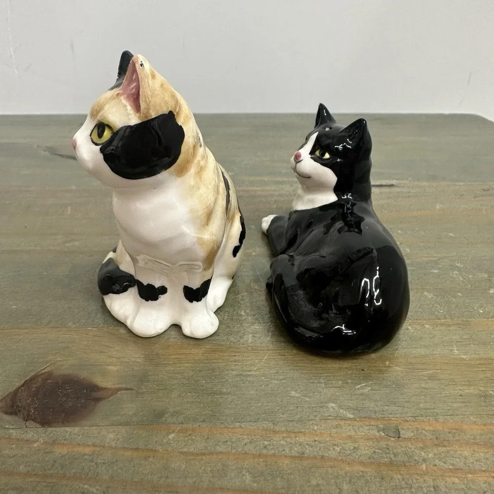 Vtg Japan Ceramic Black White Tuxedo Stripe Tiger Kitty Cat Salt Pepper Shakers